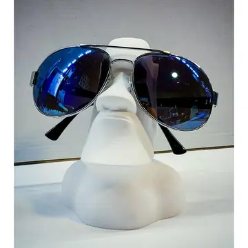 Stalak za naočale Moai